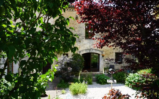 Charming 13th century stone house located in the picturesque Nizonne valley.