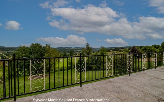 Single storey house with basement with panoramic view