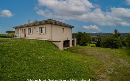 Single storey house with basement with panoramic view