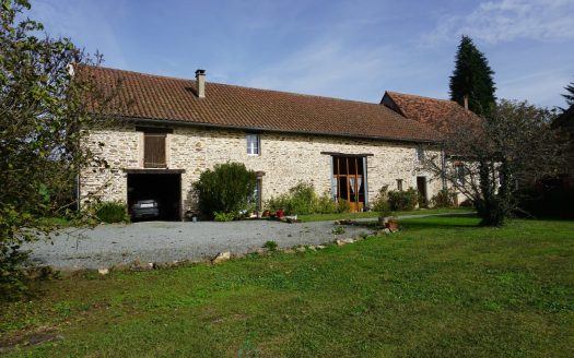 Superb 18th century farmhouse, carefully restored, nestled in the heart of the Perigord Vert natural park.