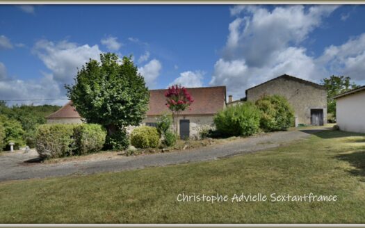 Stone house all on the ground floor, barn, 3 garages and wondefrull pool and its covered terrace with nice view