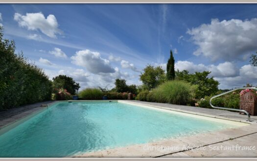 Stone house all on the ground floor, barn, 3 garages and wondefrull pool and its covered terrace with nice view