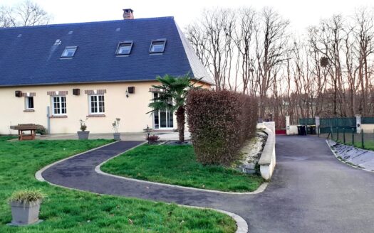 Next PONT AUDEMER family property in very good condition