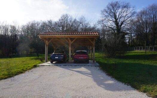 Country house in the heart of the green Perigord.