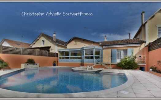 Bergerac city, beautifull semi detached house all on the ground floor with magnificent pool, garage