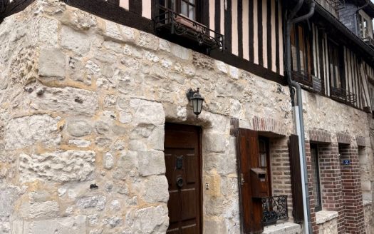 Terraced stone house in the heart of la Bouille