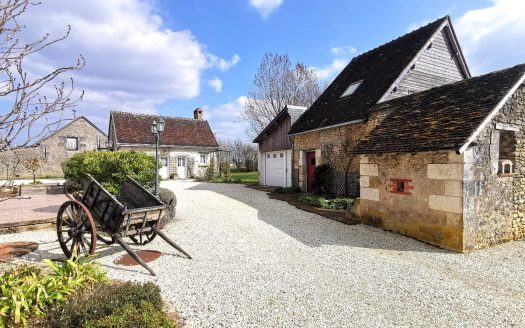 Authentic renovated farmhouse with guest house, workshop and outbuildings