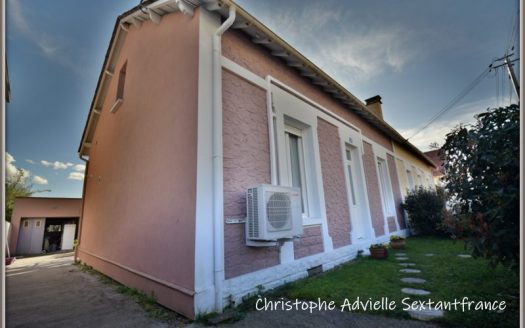 Bergerac city, lovely semi detached house lovely renovated with nice garden, garage and storage room