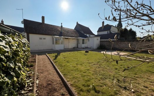 House to renovate with independent accommodation and outbuildings – Verneuil-sur-Avre