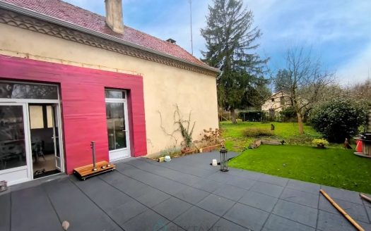 East of BERGERAC, SPACIOUS HOUSE NEAR RIVER DORDOGNE